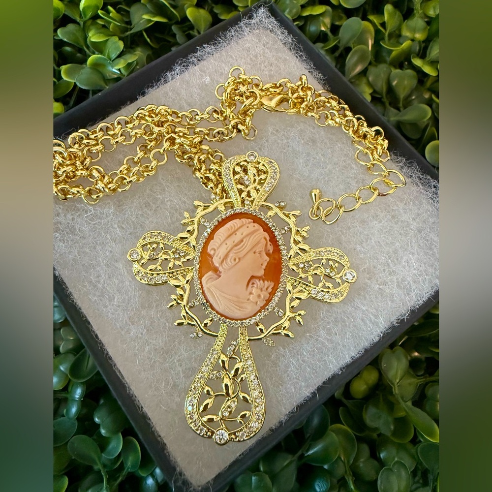 Signed AMEDEO Cameo Cross Pendant Necklace Gold Tone Rhinestone 22”
